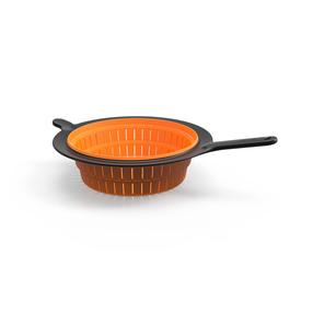 Процеживатель Fiskars FF 1027304, черный цв./oранжевый цв.