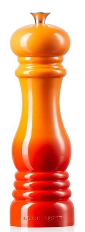Sāls un piparu dzirnaviņas Le Creuset, oranža krās.