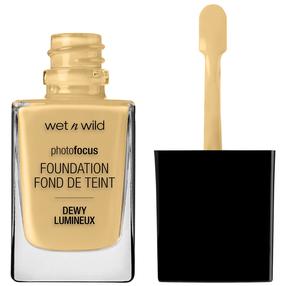 Šķidrā grima bāze Wet N Wild Photo Focus Dewy, golden beige, 28 ml
