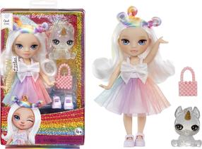 Lelle ar aksesuāriem Rainbow High Little Sister Opal, 14 cm, balta krās.