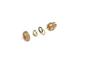 Vara cauruļu savienojums ir pievilkts Giacomini R180M, 18mm x 3/4", misiņš