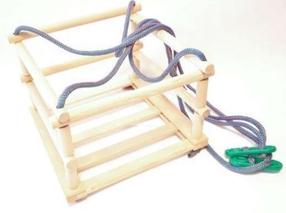 Piekarināmās šūpoles–krēsliņš Malimas Wooden Swings 4132, 35 cm, brūna krās.