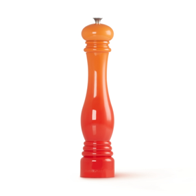 Sāls un piparu dzirnaviņas Le Creuset, oranža krās.