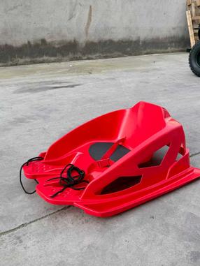 Plastmasas ragavas Outliner TR-20260325 RED, sarkana krās.