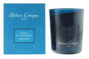 Svece, aromātiskā Atelier Cologne Wood wilderness, 40 h, 180 g, zila krās.