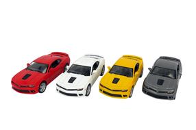 Игрушечная машина Kinsmart 2014 Chevrolet Camaro, 1:38, (цвет/дизайн выбирается случайным образом)