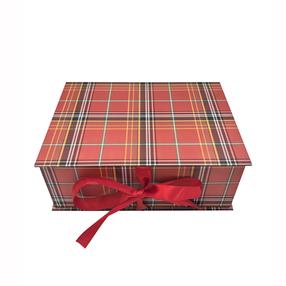 Dovanų dėžutė BOX24R, 24 cm x 8.5 cm x 17.5 cm, (spalva/dizainas parenkami atsitiktine tvarka)