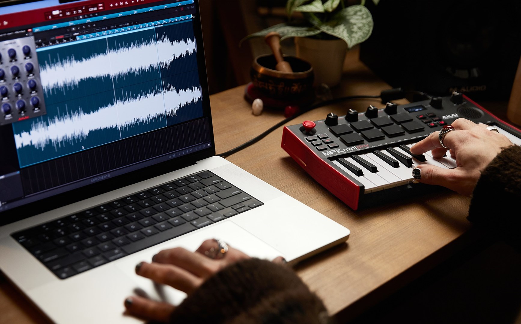 MIDI klaviatūra AKAI MPK Mini Play MK3, juoda/raudona