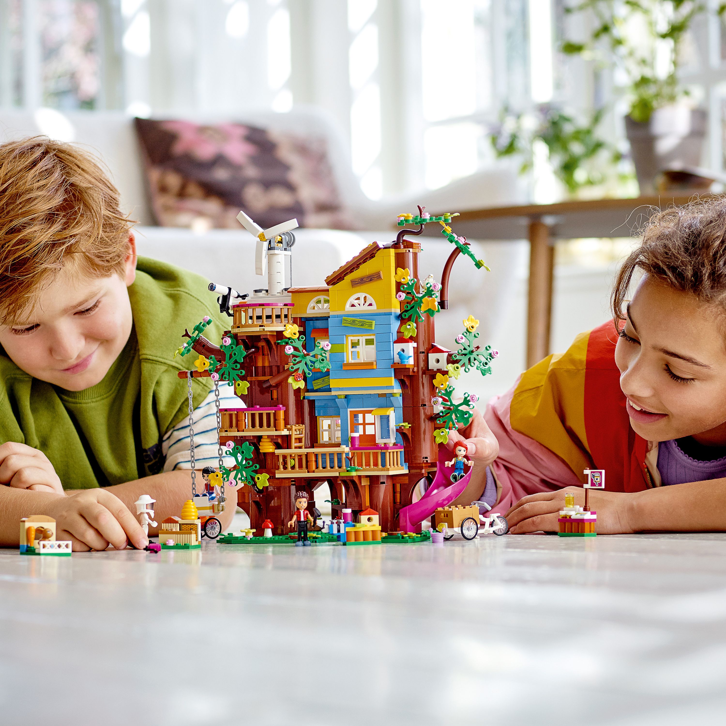 Konstruktorius LEGO® Friends Draugystės namelio medyje 41703, 1114