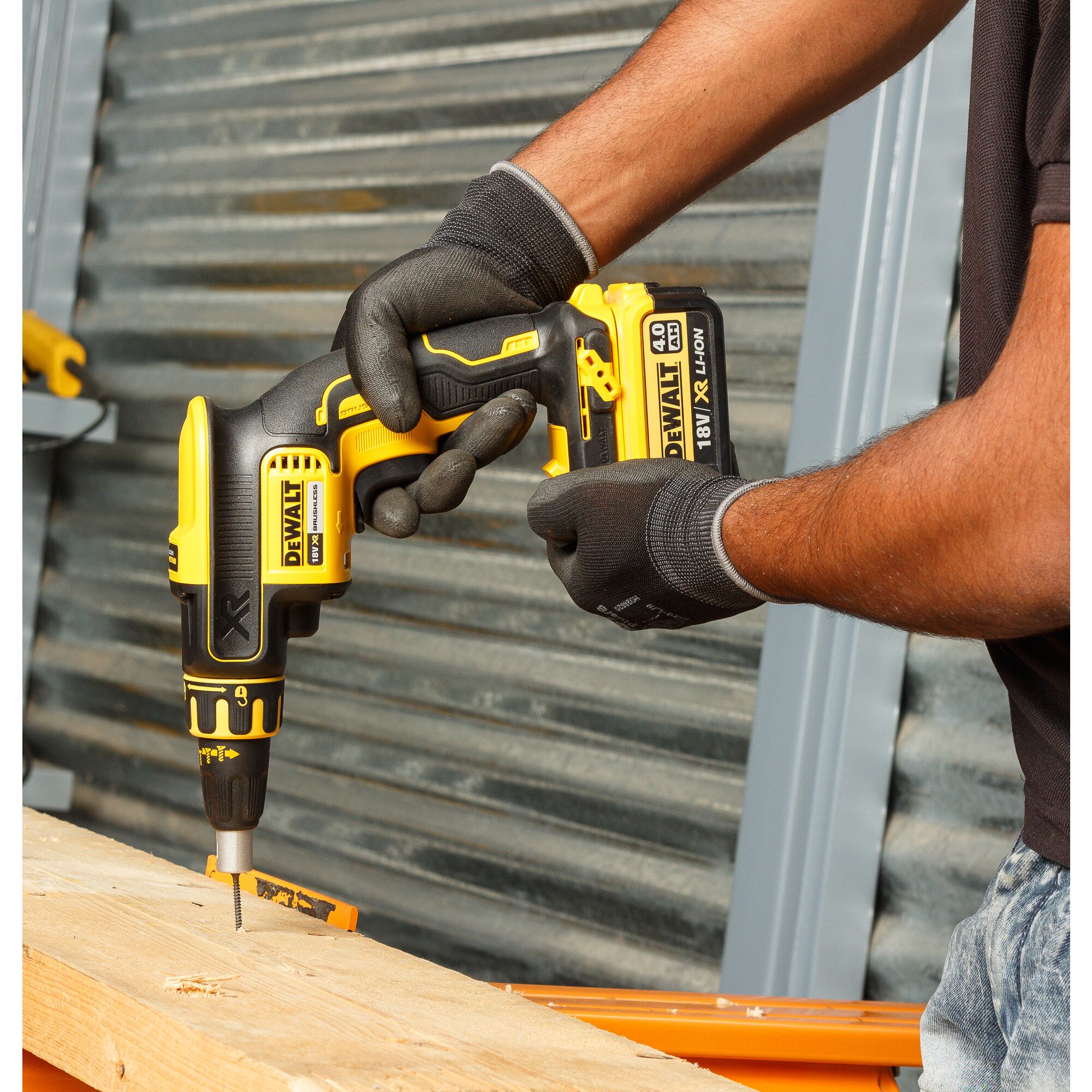 Akumuliatorinis juostinis suktuvas Dewalt DCF620N-XJ, 1.88 kg, 18