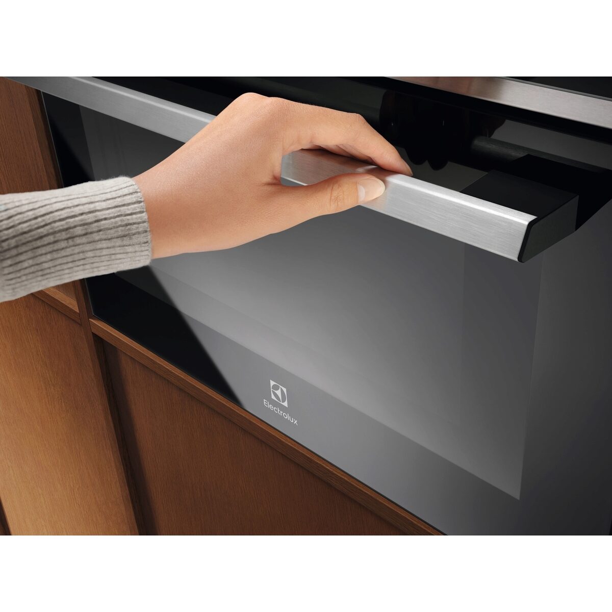 Įmontuojama orkaitė Electrolux 600 serija „CombiQuick“ EVL6E49X