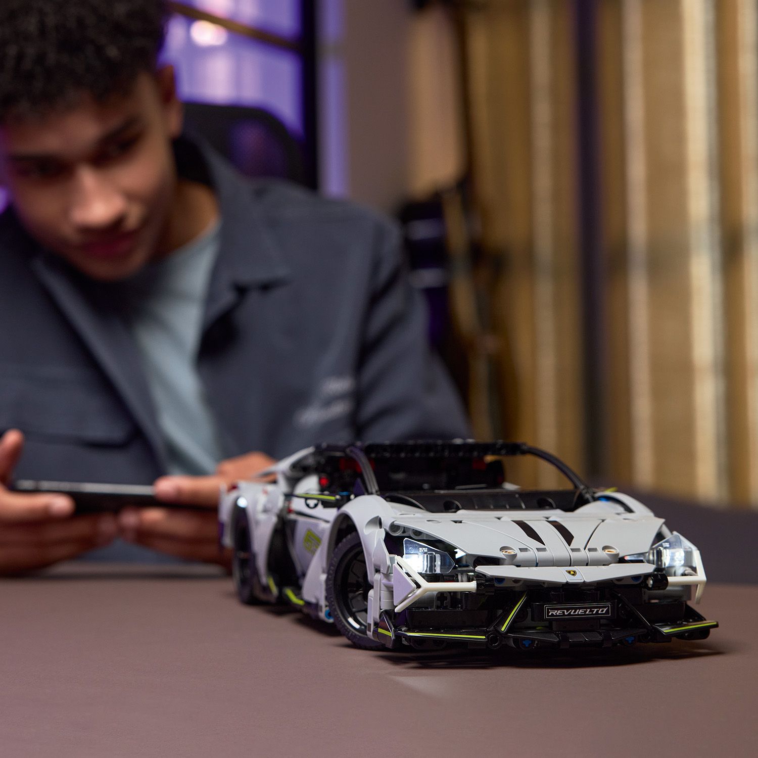 Konstruktorius LEGO® Technic Sportinis superautomobilis