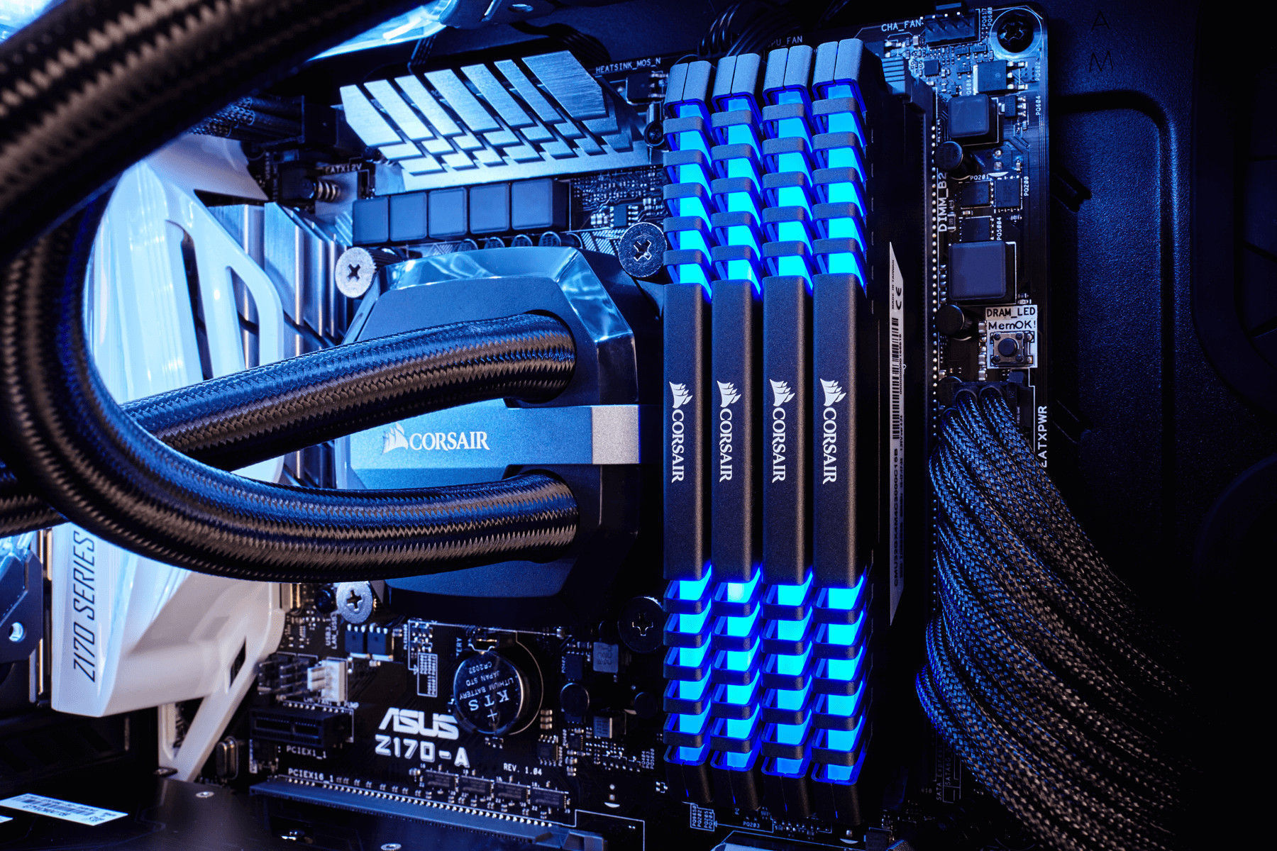 Operatīvā atmiņa (RAM) Corsair Vengeance LED CMK32GX4M2Z2400C16