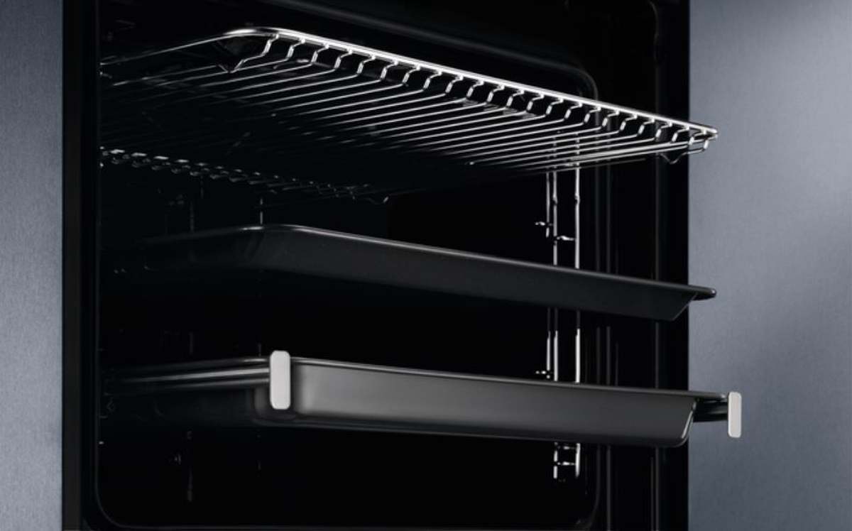 Built-in oven Electrolux 700 series "SenseCook" EOE5C71Z