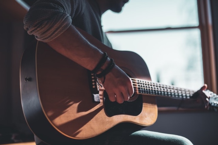 Išmokite groti muzikos instrumentu