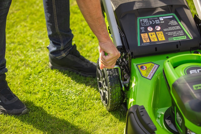 Akutoitel muruniiduk iseliikuv Greenworks GD60LM46SPK4, 46 cm