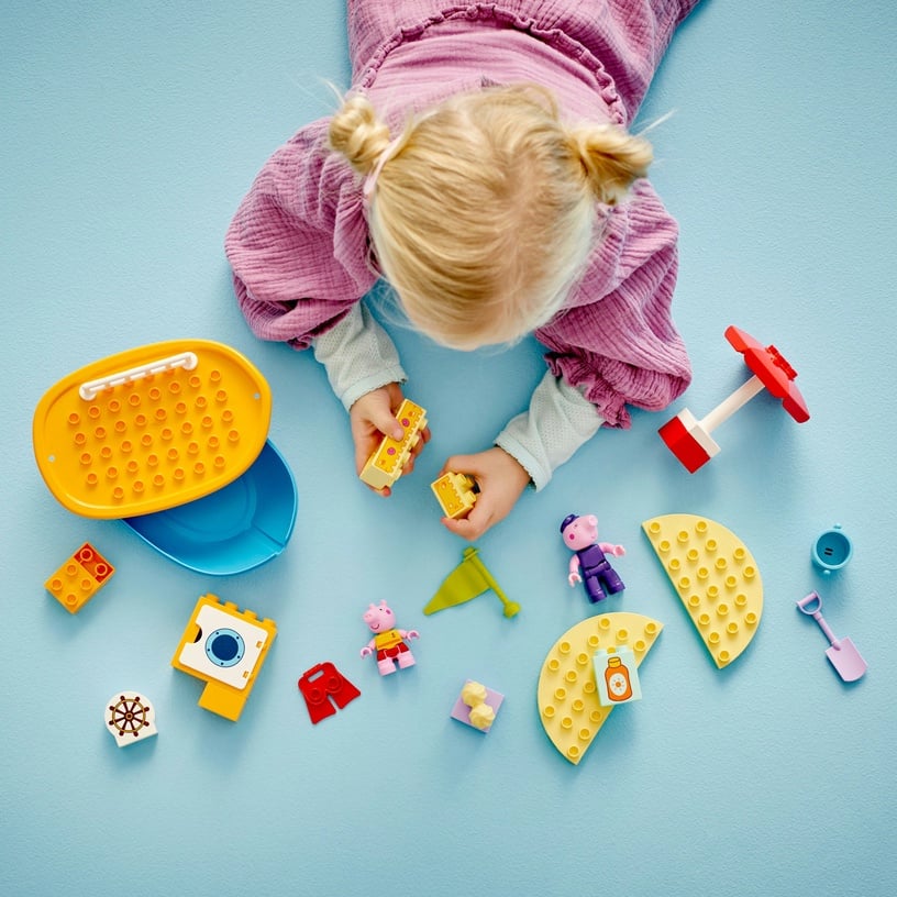 Конструктор LEGO® Duplo Путешествие на лодке со Свинкой Пеппой 10432