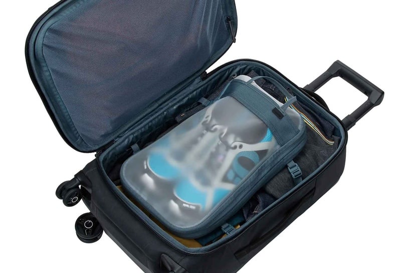 Чемодан Thule Aion 3204719, черный, 35 л, 35 x 23 x 55 см