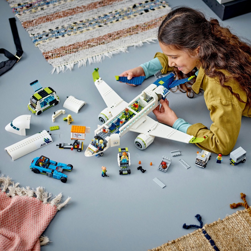 Konstruktor LEGO® City Reisilennuk 60367, 930 tk