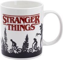 Drabužis Paladone Stranger Things Logo Mug And Socks Gift Set, balta/juoda