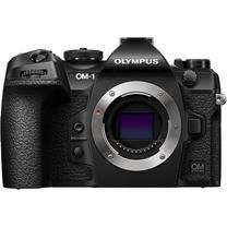 Bezspoguļa kamera Olympus OM-1, melna krās.