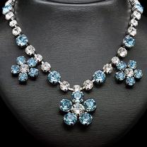 Kaklarota Diamond Sky, zila krās.