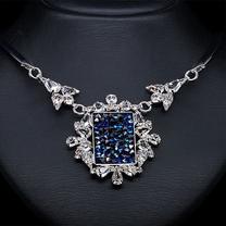 Kaklarota Diamond Sky, zila krās.