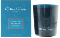 Svece, aromātiskā Atelier Cologne Love osmanthus, 40 h, 180 g, zila krās.