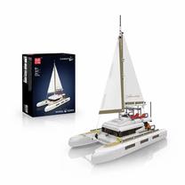 Конструктор Mould King Model Ships Catamaran 10217, 890 шт., белый цв.