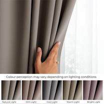Prekė su pažeista pakuote. Užtemdanti užuolaida Restilo Pleat Blackout, smėlio ruda sp., 140 cm x 245 cm
