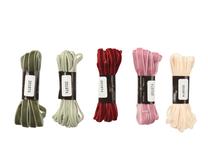 Dovanų pakavimo juostelė Decoris Velvet, 0.5 cm x 300 cm, (spalva/dizainas parenkami atsitiktine tvarka)