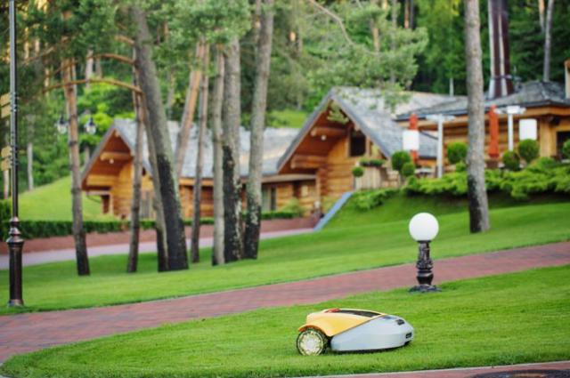 Zāles pļāvējs robots – atsauksmes un vērtīgi padomi tā izvēlē