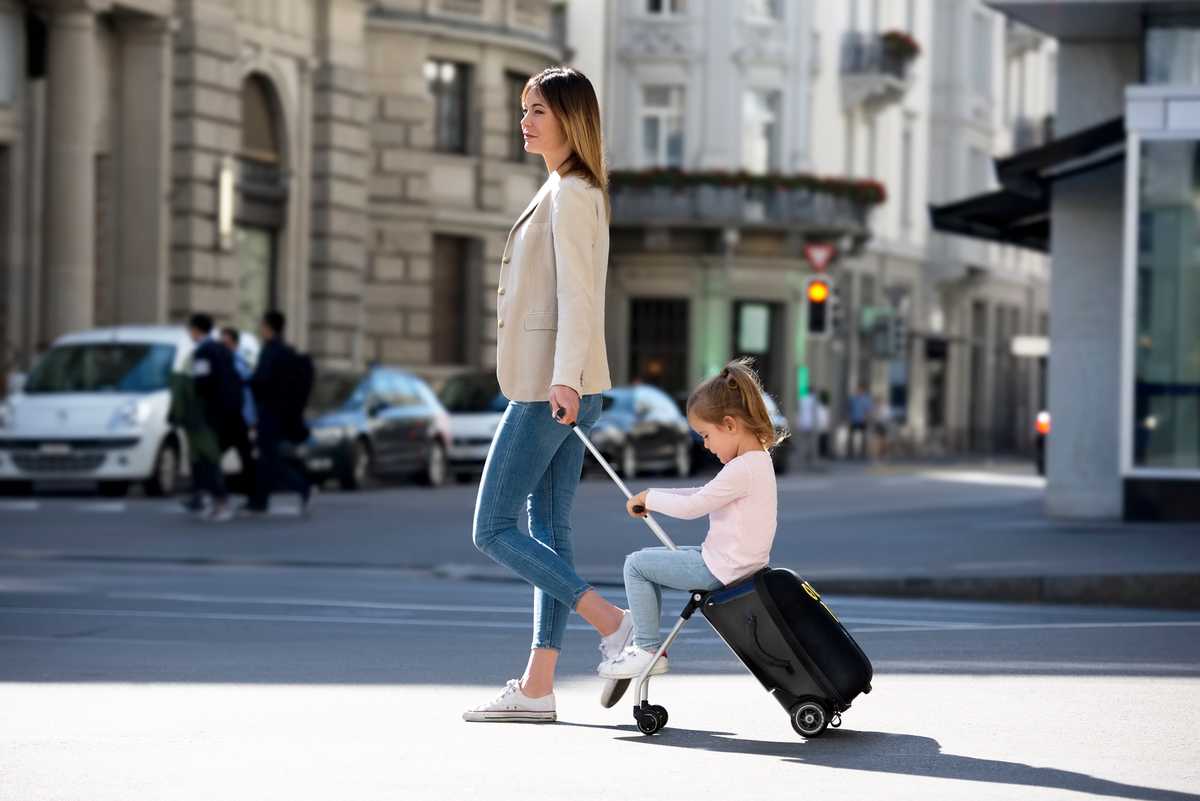 Дорожный чемодан Micro Ride On Luggage Eazy ML0013, черный, 22 л, 27 x 44 x 60 см