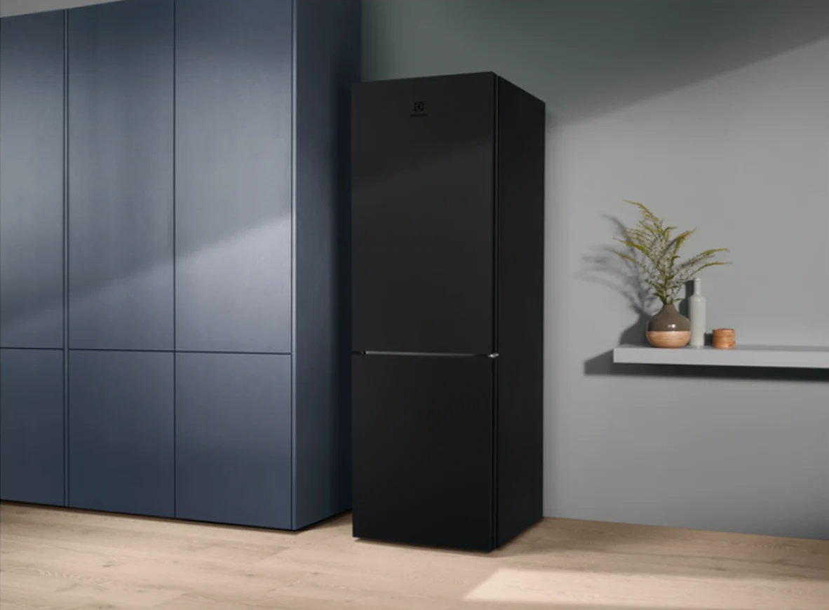 Ledusskapis saldētava apakšā Electrolux 800 sērija LNT7ME32M2