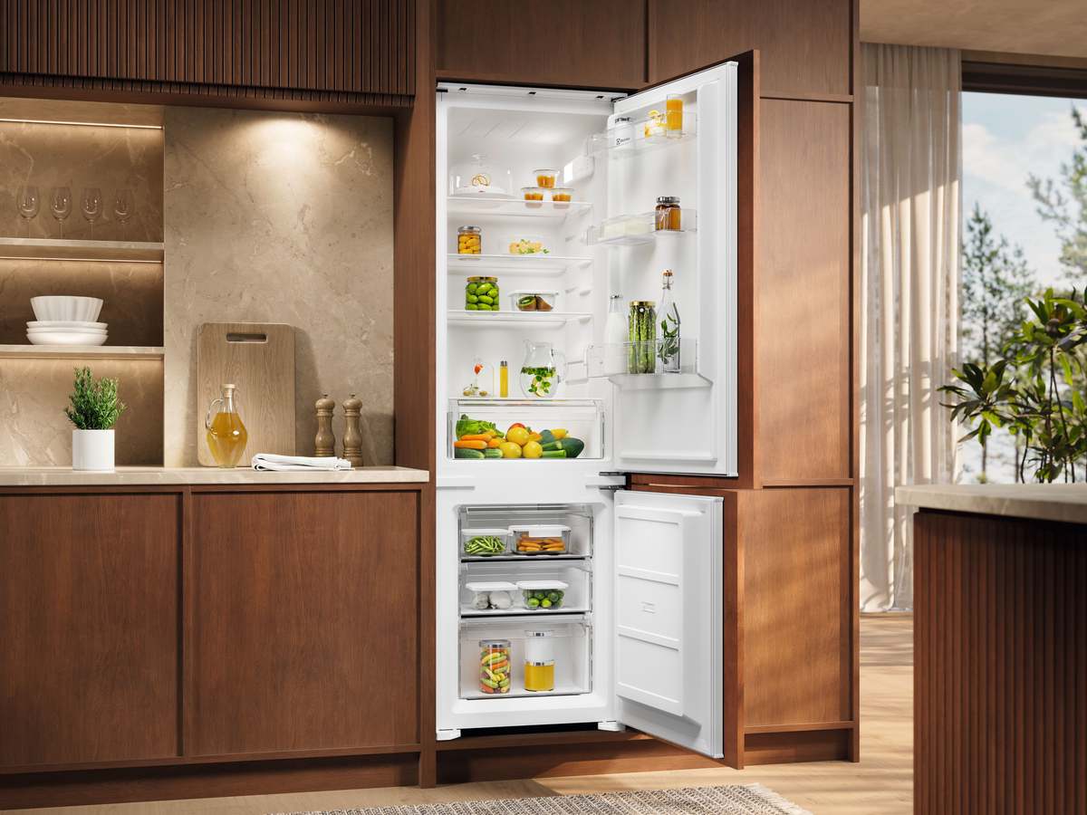 Iebūvējams ledusskapis saldētava apakšā Electrolux 300 sērija ENS3SE18S