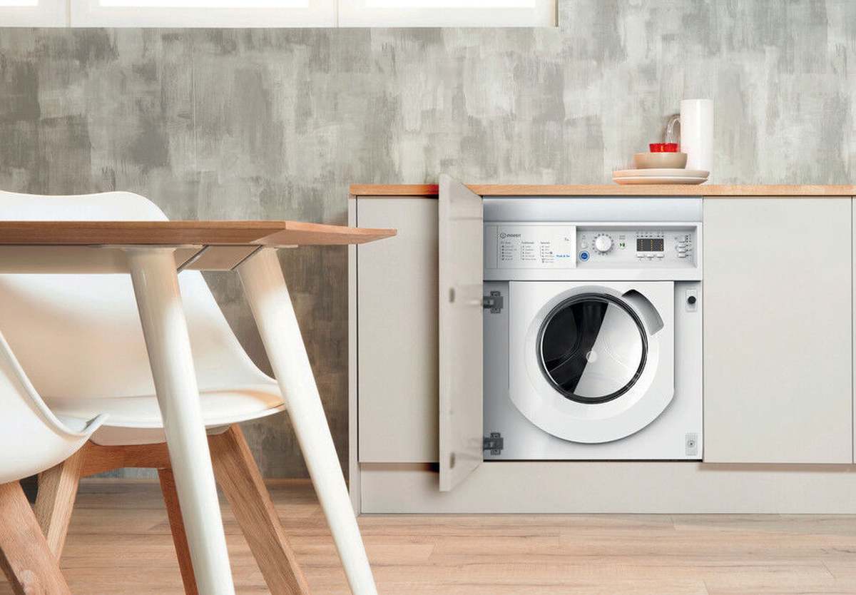 Built-in washing machine Indesit BI WMIL 71252 EU, 7 kg, white.
